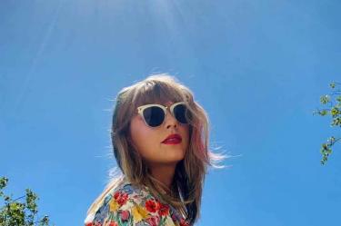 Taylor Swift dona 30 mil dólares a joven para pagar su universidad