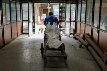Más de 800 mil muertes por covid-19 en el mundo
