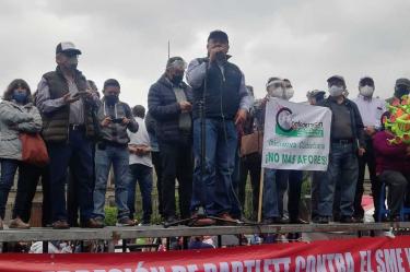 Presenta Martín Esparza denuncia contra Calderón