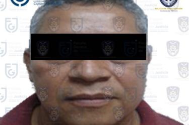 El detenido presuntamente participó en la privación de la libertad de los tripulantes de una camioneta de carga para despojarlos de la unidad y la mercancía que transportaba. Foto: FGJCDMX