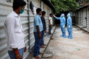 Supera India récord de contagios, con 90 mil 632 casos diarios