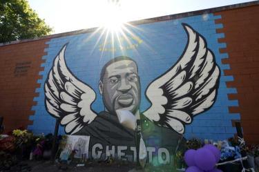 Expolicías se acusan mutuamente por muerte de George Floyd