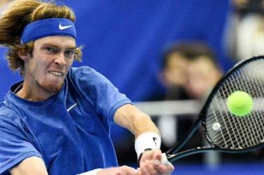 Andrey Rublev ganó la VTB Kremlin Cup 2019 en Moscú. (AFP)