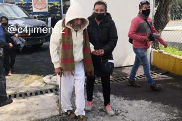 Este miércoles, el hombre de la tercera edad se reunió con su familia. Foto: Carlos Jiménez