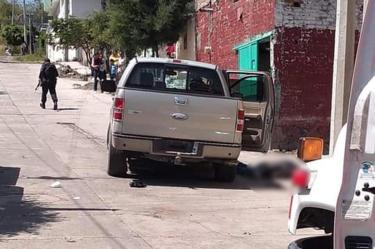 El atentado ocurrió poco antes de las 12 del día de este lunes, en una vivienda de la calle Felipe Ángeles, en la colonia Emiliano Zapata, en donde se llevaba a cabo un velorio.