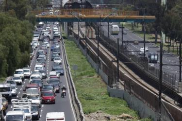 Con esta obra se busca desahogar el tránsito vehicular que se genera en la salida hacia la autopista México-Puebla. Foto: Cuartoscuro/Archivo
