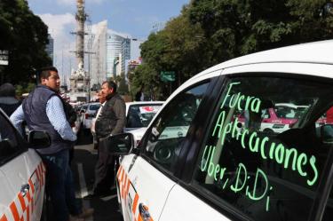 Piden taxistas considerar a Uber, DiDi y Cabify como transporte público