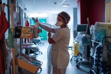 Hospitales de París, al borde del colapso por covid-19