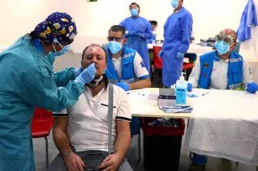 España, primer país europeo en superar el millón de contagios de covid-19