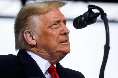 Niega Trump rendirse ante pandemia
