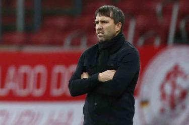 Eduardo Coudet vivirá su primera experiencia como estratega en Europa. (Reuters)