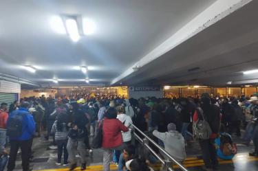 Metro Pantitlán luce 'a reventar' el día que México supera 100 mil muertes covid