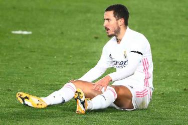 Eden Hazard tuvo que ser sustituido antes de la media hora de partido. (Reuters)