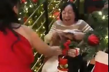Abuelita recibe cobija de Chayanne y su reacción se hace viral