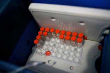Crece 400% oferta de vacunas falsas contra covid en la dark web. Foto: reuters
