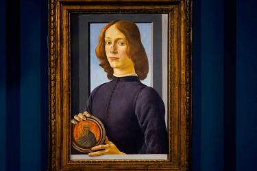 La obra “Joven sosteniendo un medallón” fue creada cerca de 1475. Foto: AP