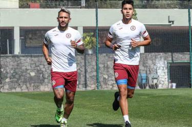 'Pol' Fernández y Walter Montoya podrían tener un segundo paso exitoso por Cruz Azul. (Twitter: @CruzAzulCD)