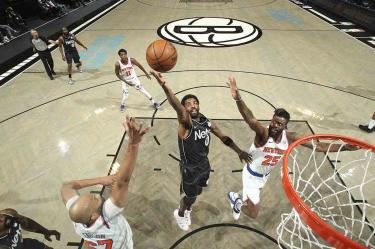 Kyrie Irving anotó 34 puntos para la causa de los Nets. (AFP)