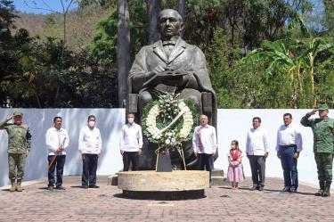 En vísperas de las elecciones, el Gobernador del Estado aseveró que en Oaxaca no se hará del servicio público moneda de cambio electoral. Foto: Especial