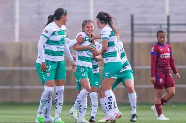 El gol de Andrea Hurtado encaminó el triunfo de Santos Femenil. (Mexsport)