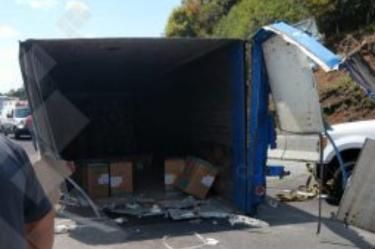 Policías disparan al aire para impedir rapiña en Veracruz