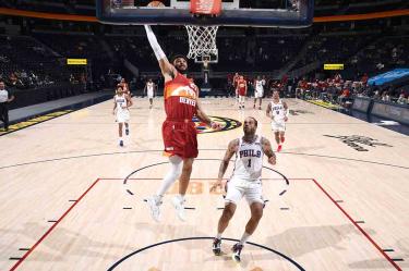 Jamal Murray aportó 30 puntos para la victoria de los Nuggets de Denver. (AFP)
