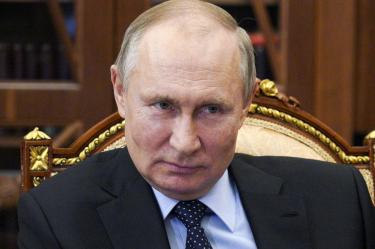 'Sigan mi ejemplo': Putin recibe segunda dosis de vacuna covid