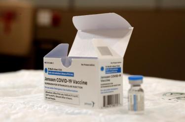 Europa pide a Johsnon & Johnson incluir advertencia de cóagulos en vacuna covid