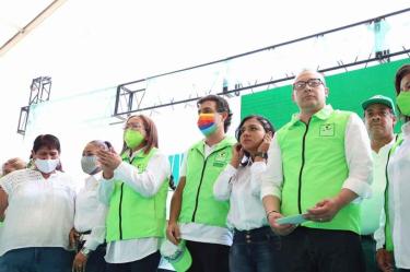 Jesús Sesma (centro) y otros candidatos del PVEM de la Ciudad de México, quienes hablaron en pro del cuidado de los animales. Foto: Especial