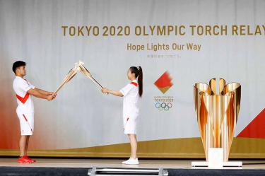 La ceremonia de encendido de la llama de los Juegos Olímpicos de Tokio en Fukuoka, el martes 11 de mayo de 2011 (AP)