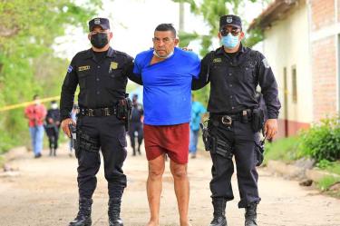 Hugo Ernesto Osorio Chávez es llamado por la prensa salvadoreña como el 'monstruo de Chalchuapa', asesinaba y enterraba en su casa a las víctimas.
