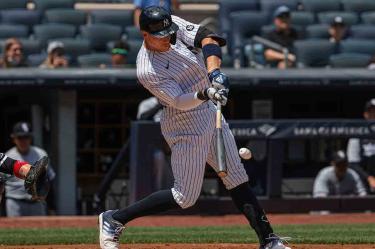 Aaron Judge recibió una base por bolas que le dio la victoria a los Yanquis. (Reuters)