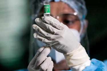 Las vacunas de AstraZeneca fueron retiradas ante los casos de coágulos en varios pacientes.