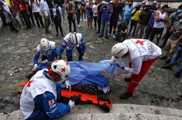 Nuevas jornadas de violencia se viven en Colombia, esto y la pandemia de covid aumentan el número de muertos.