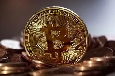 Desde hace dos años la más conocida de las criptomonedas o monedas virtuales es utilizada por muchos en esa comunidad para transacciones comerciales o para pagar servicios básicos como el agua o la energía.