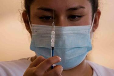 De acuerdo a la Secretaría de Salud, han sido aplicadas 866 mil 281 dosis de vacuna contra covid-19 en el estado. Foto: Cuartoscuro