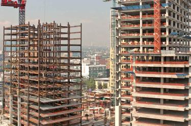 “Un trámite de demolición de una construcción en la Sedema, que tendría que salir en cuatro meses, llevamos un año y medio y no sale”, Honorato Carrasco, Presidente del Colegio de arquitectos de la CDMX. Foto: Archivo/Excélsior