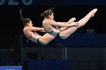 Las clavadistas mexicanas lograron colocarse en la final de plataforma 10 metros en los Juegos de Tokio 2020; las medallas se disputarán este jueves a la 1 de la mañana. (Foto: AFP).