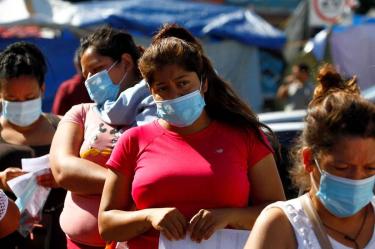 Estos son algunos consejos que brindan expertos sobre la variante Delta y las personas vacunadas.