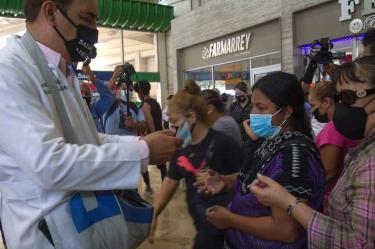 Roza Nuevo León los 2 mil contagios diarios de Covid-19