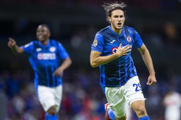 Bryan Angulo y Santiago Giménez encaminaron el triunfo de Cruz Azul. (Mexsport)