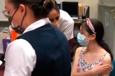 Ingrid Nattalie de 13 años ya fue vacunada contra el COVID-19 con la vacuna de #Pfizer en #Mexicali gracias a un amparo que interpusieron sus padres desde el 16 de agosto. Imagen: Captura de video