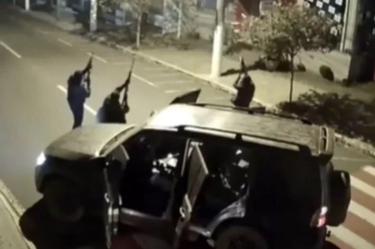 Comando asalta tres bancos en Brasil y toma rehenes; al menos 3 muertos 