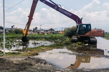 Aumenta caudal en Río Acapol, en Valle de Chalco