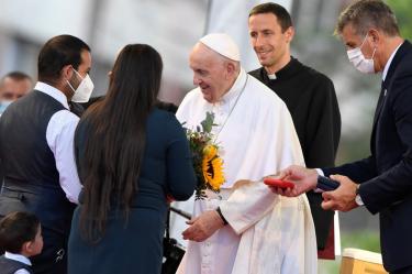 'El camino a la convivencia pacífica es la integración': Papa defiende a gitanos
