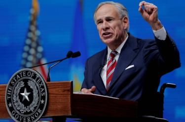 Gobernador de Texas prohíbe que vacunas anticovid sean obligatorias
