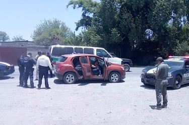 Un juez federal con distrito en Tamaulipas sentenció a 12 años de cárcel a un individuo que en una camioneta transportaba a un grupo de migrantes de origen centroamericano. Foto: Especial