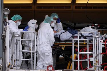 El uso de la mascarilla es nuevamente obligatorio en escuelas de Alemania. (AFP)