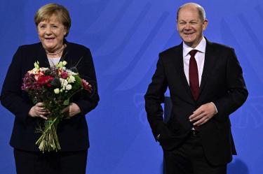 Angela Merkel se despide y llega Olaf Scholz al relevo en la cancillería Alemana/AFP