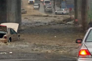 Hasta el momento las autoridades no reportan víctimas  durante esta tormenta, pero mantienen alerta para atender cualquier situación. Foto: @Roblopley